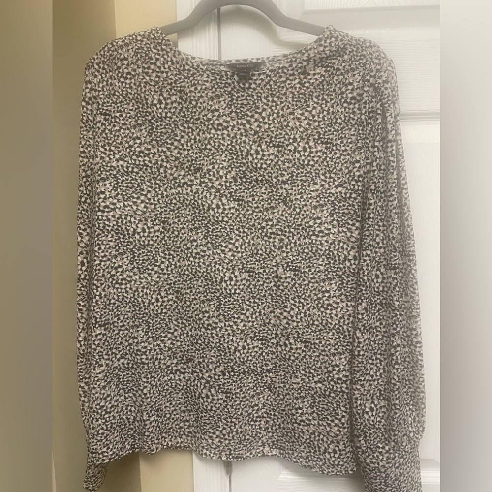 RW&Co long puff sleeve shirt